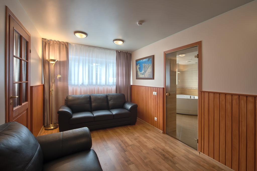 Atoll Hostel Haabneeme Exteriör bild